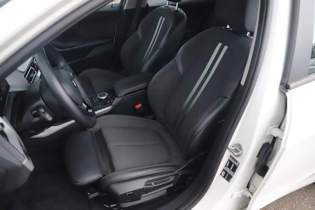 116i Lesauto ! Sportstoelen Navigatie LED Carplay Android Parkeersensoren Climate Cruise Control LMV