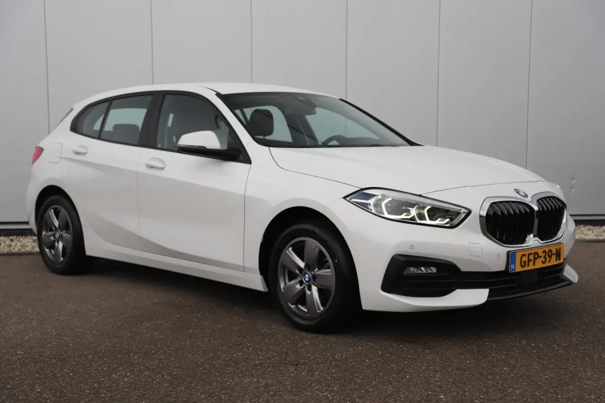 116i Lesauto ! Sportstoelen Navigatie LED Carplay Android Parkeersensoren Climate Cruise Control LMV
