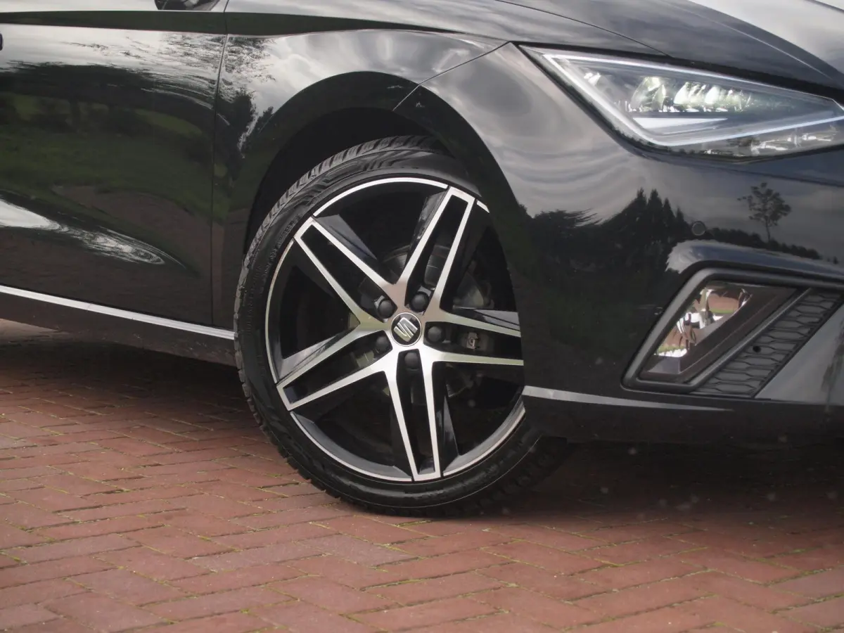 1.0 TSI FR Business Intense | Camera | Apple Carplay | Trekhaak | Virtual Cockpit | NL-Auto |
