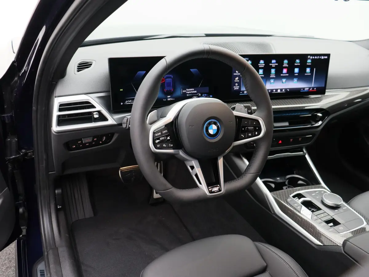 330e M Sportpakket Pro | M Sport Edition | Comfort Pack | Stuurwielrand Verwarmd | Trekhaak | Active Cruise Control | Harman Kardon | 19''