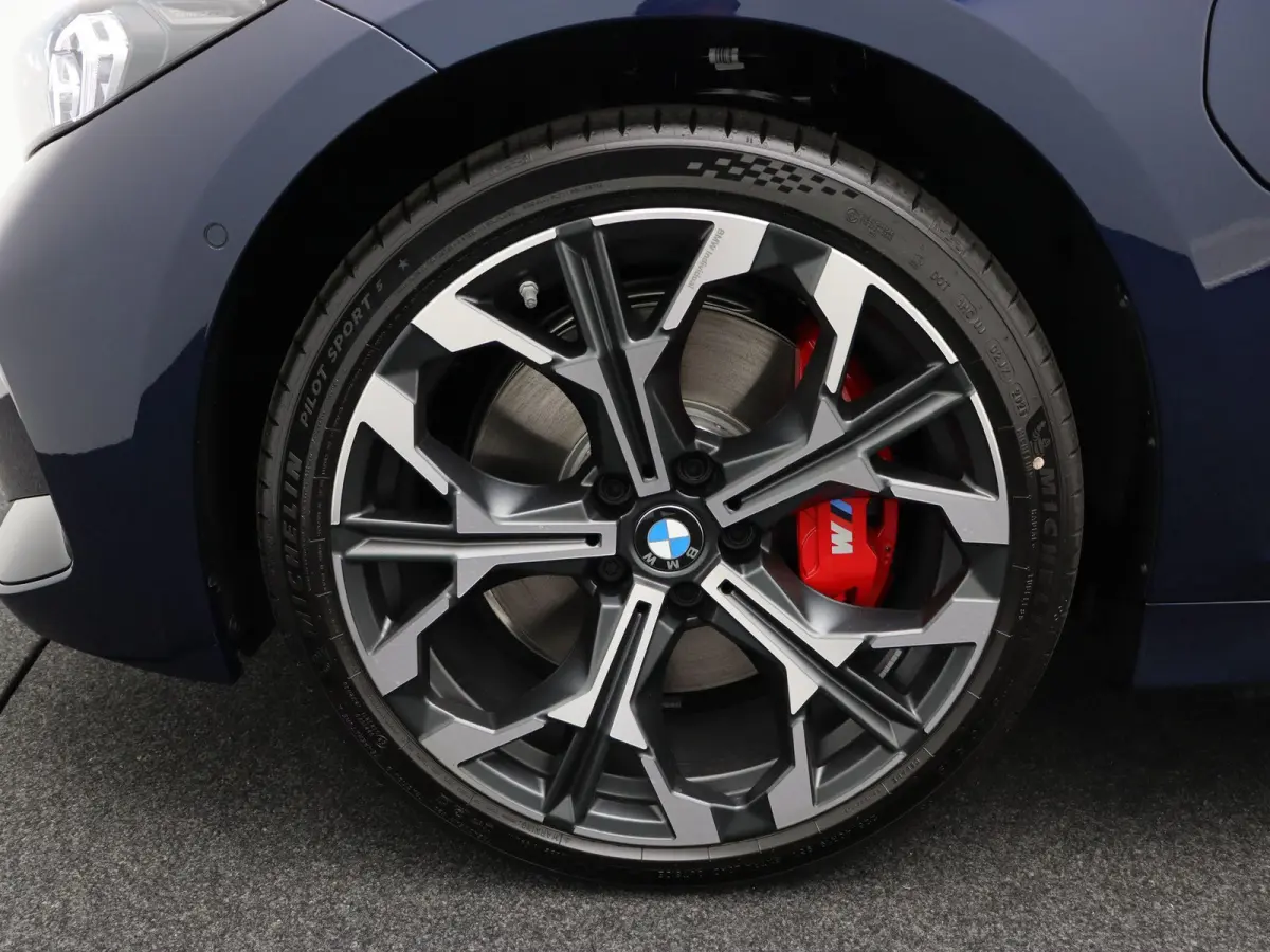 330e M Sportpakket Pro | M Sport Edition | Comfort Pack | Stuurwielrand Verwarmd | Trekhaak | Active Cruise Control | Harman Kardon | 19''
