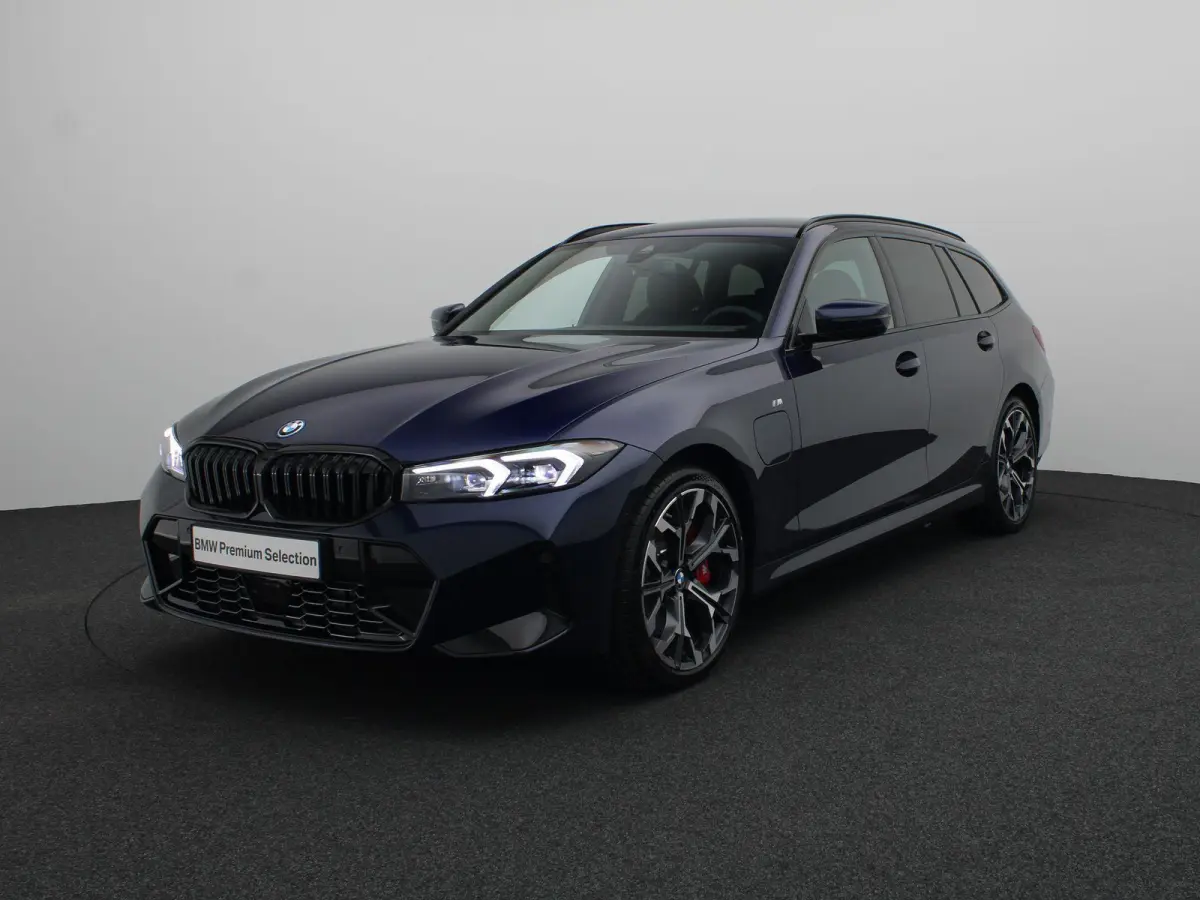 330e M Sportpakket Pro | M Sport Edition | Comfort Pack | Stuurwielrand Verwarmd | Trekhaak | Active Cruise Control | Harman Kardon | 19''