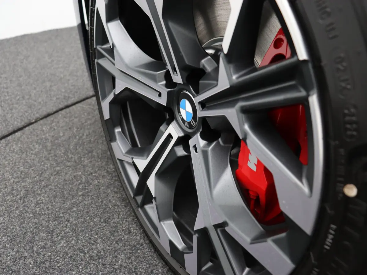 330e M Sportpakket Pro | M Sport Edition | Comfort Pack | Stuurwielrand Verwarmd | Trekhaak | Active Cruise Control | Harman Kardon | 19''