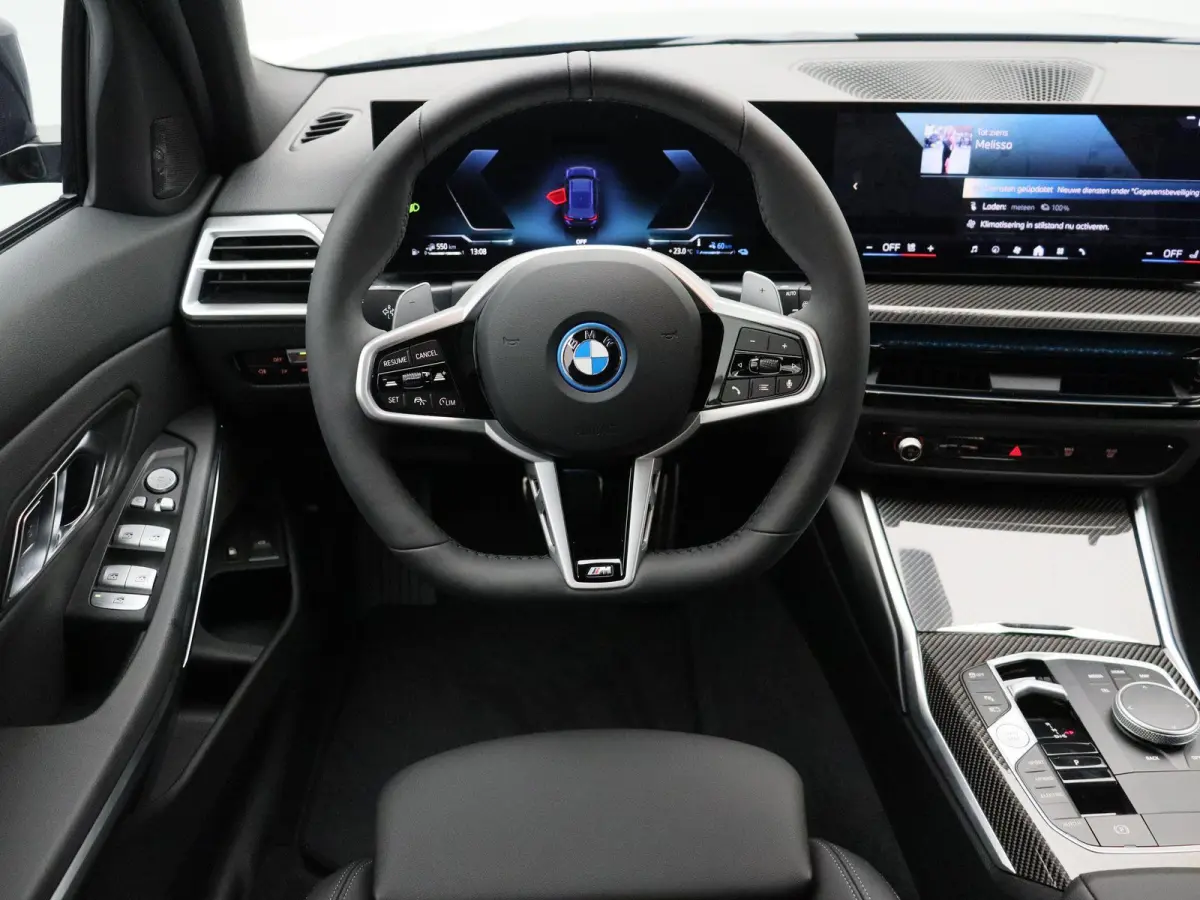 330e M Sportpakket Pro | M Sport Edition | Comfort Pack | Stuurwielrand Verwarmd | Trekhaak | Active Cruise Control | Harman Kardon | 19''