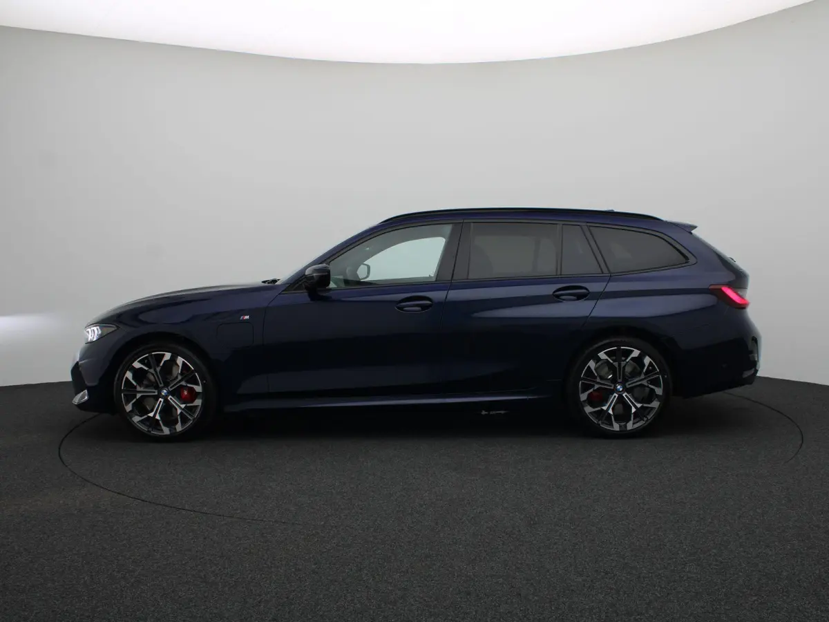 330e M Sportpakket Pro | M Sport Edition | Comfort Pack | Stuurwielrand Verwarmd | Trekhaak | Active Cruise Control | Harman Kardon | 19''