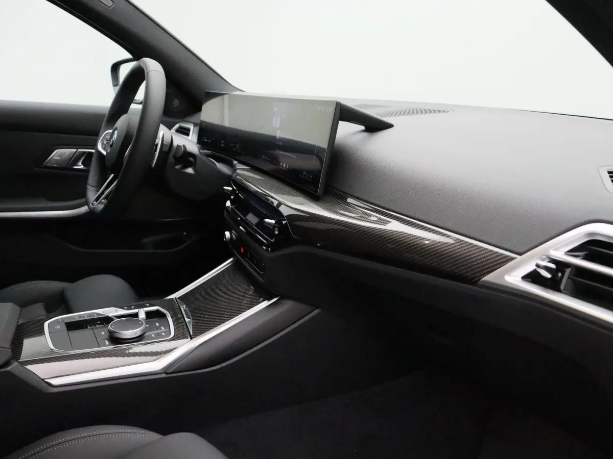 330e M Sportpakket Pro | M Sport Edition | Comfort Pack | Stuurwielrand Verwarmd | Trekhaak | Active Cruise Control | Harman Kardon | 19''