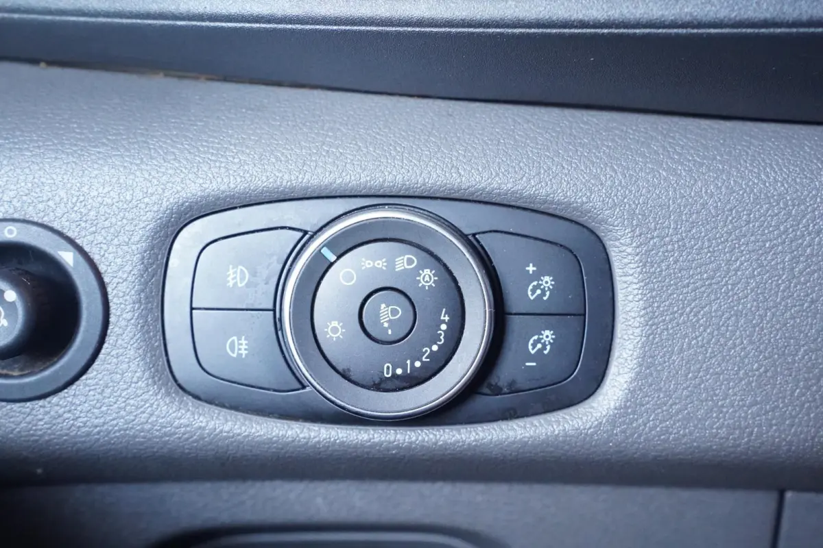 2.0 TDCi 160 pk Bakwagen met Laadklep Airco Cruise Control, LxBxH 420x200x210 cm, 3-Zits
