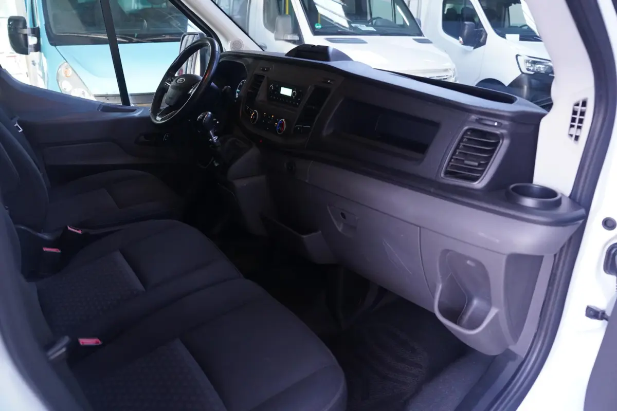 2.0 TDCi 160 pk Bakwagen met Laadklep Airco Cruise Control, LxBxH 420x200x210 cm, 3-Zits