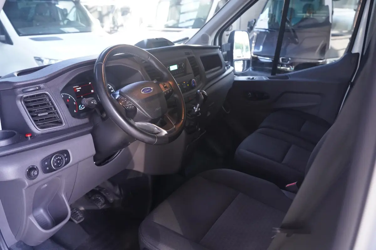 2.0 TDCi 160 pk Bakwagen met Laadklep Airco Cruise Control, LxBxH 420x200x210 cm, 3-Zits