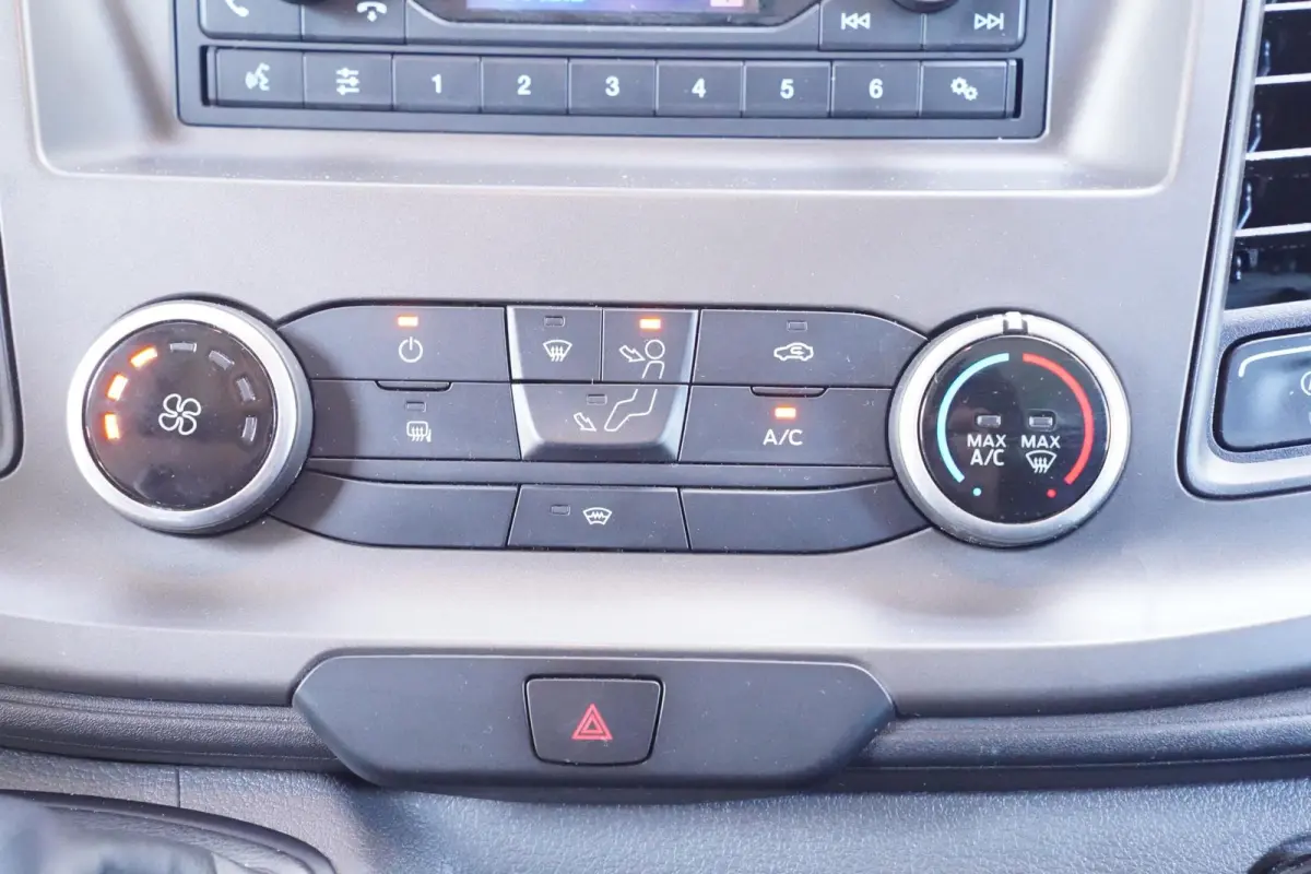 2.0 TDCi 160 pk Bakwagen met Laadklep Airco Cruise Control, LxBxH 420x200x210 cm, 3-Zits