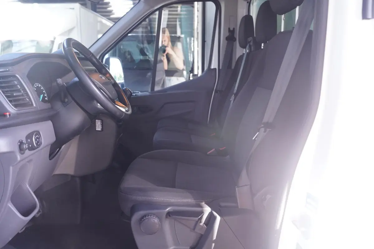 2.0 TDCi 160 pk Bakwagen met Laadklep Airco Cruise Control, LxBxH 420x200x210 cm, 3-Zits