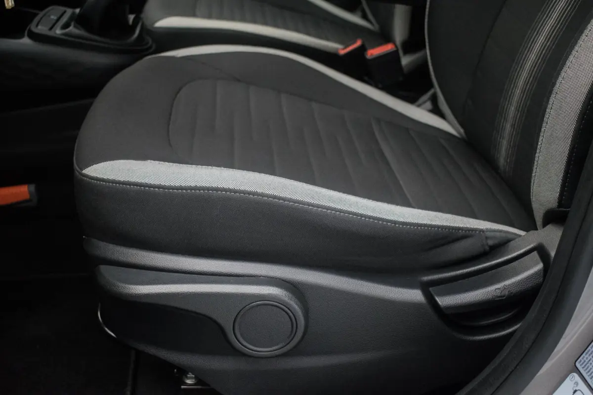 Cross 1.0 Comfort NL-auto [ Trekhaak Carplay Airco Cruise Control ]