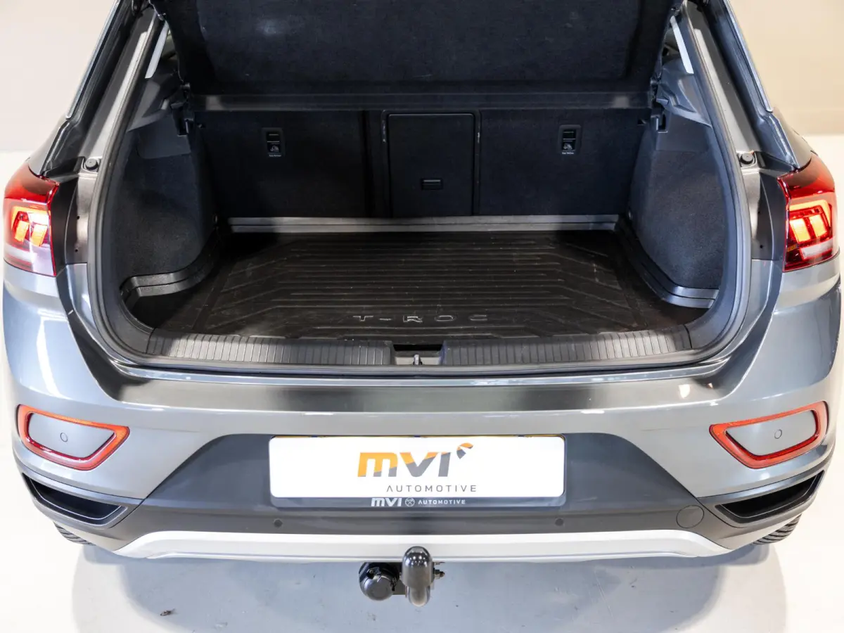 1.0 TSI Life Business / 110pk / Trekhaak / Stoelverwarming / NAP / Dealer onderhouden /