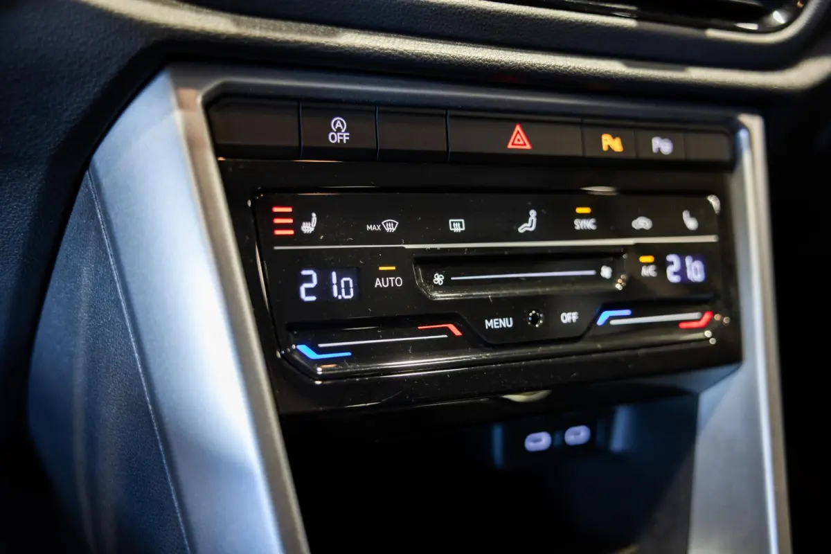 1.0 TSI Life Business / 110pk / Trekhaak / Stoelverwarming / NAP / Dealer onderhouden /