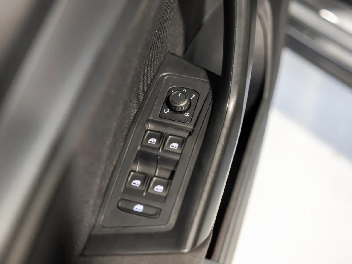 1.0 TSI Life Business / 110pk / Trekhaak / Stoelverwarming / NAP / Dealer onderhouden /