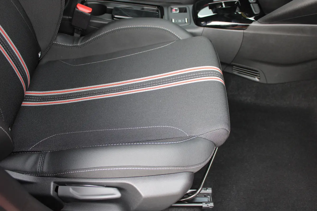 1.2 Turbo Hybrid Yes | Automaat | Navi by app | Camera | Apple Carplay | Stoelverwarming | Parkeersensoren |