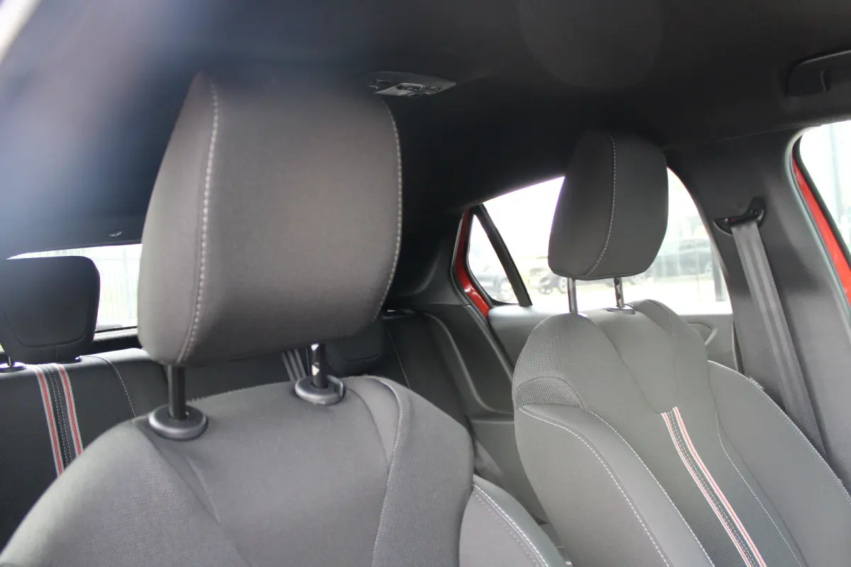 1.2 Turbo Hybrid Yes | Automaat | Navi by app | Camera | Apple Carplay | Stoelverwarming | Parkeersensoren |