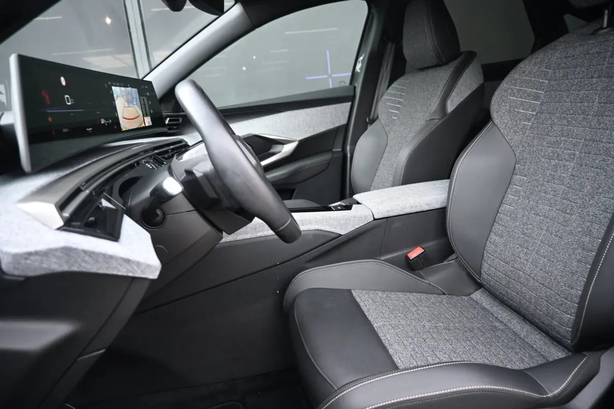 1.2 Hybrid 145 Allure Tot 8 Jaar Garantie! | Navi by app | Achteruitrijcamera | Cruise control | DAB | Keyless Entry | Full Led | Draadloze telefoonlader | Extra getint glas | LMV 19" |