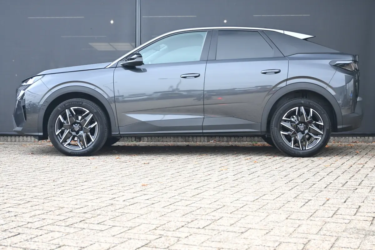 1.2 Hybrid 145 Allure Tot 8 Jaar Garantie! | Navi by app | Achteruitrijcamera | Cruise control | DAB | Keyless Entry | Full Led | Draadloze telefoonlader | Extra getint glas | LMV 19" |