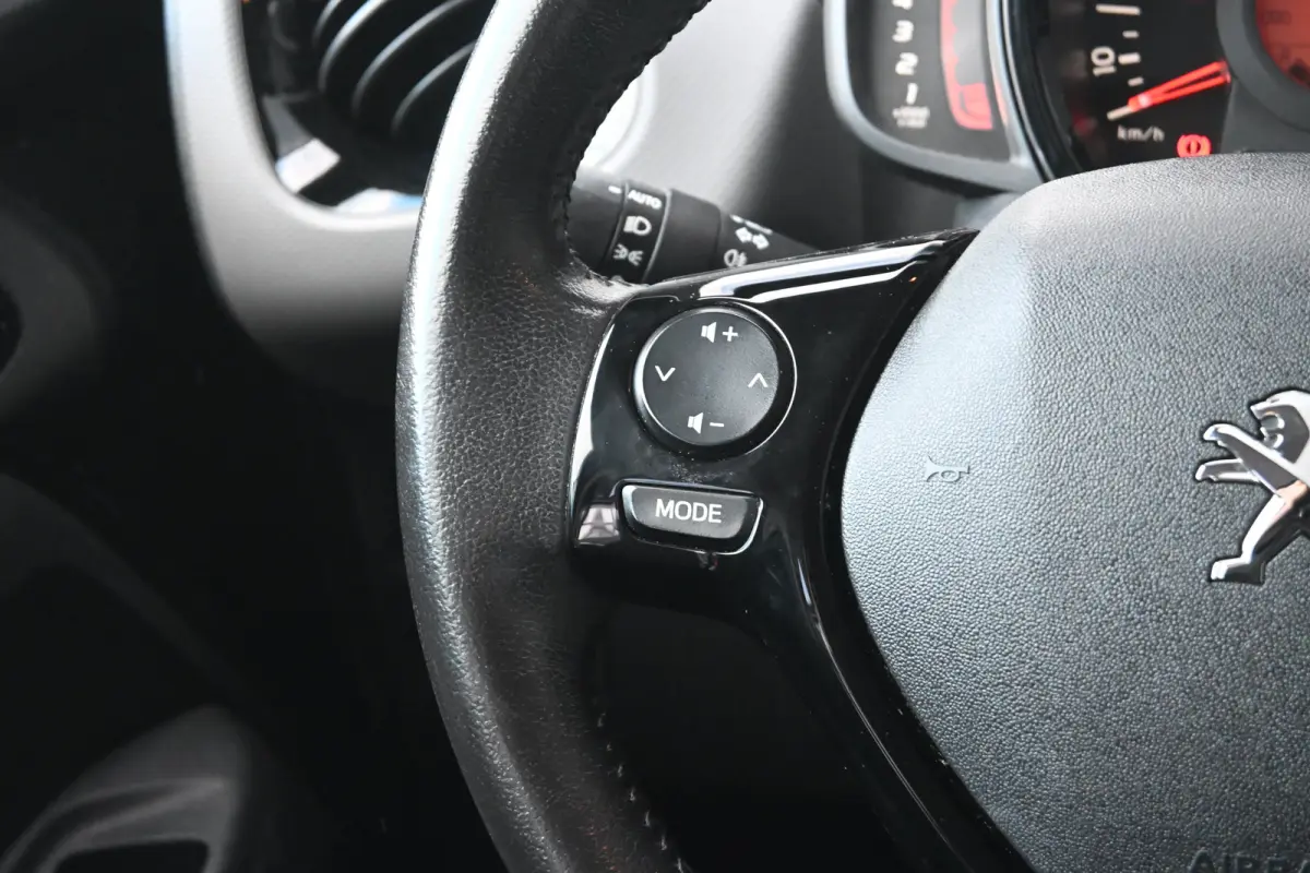 1.0 e-VTi Blue Lease Executive | Navi by App | Cruise Control | Achteruitrijcamera | Airco | Elektr. ramen voor | LMV 15" |