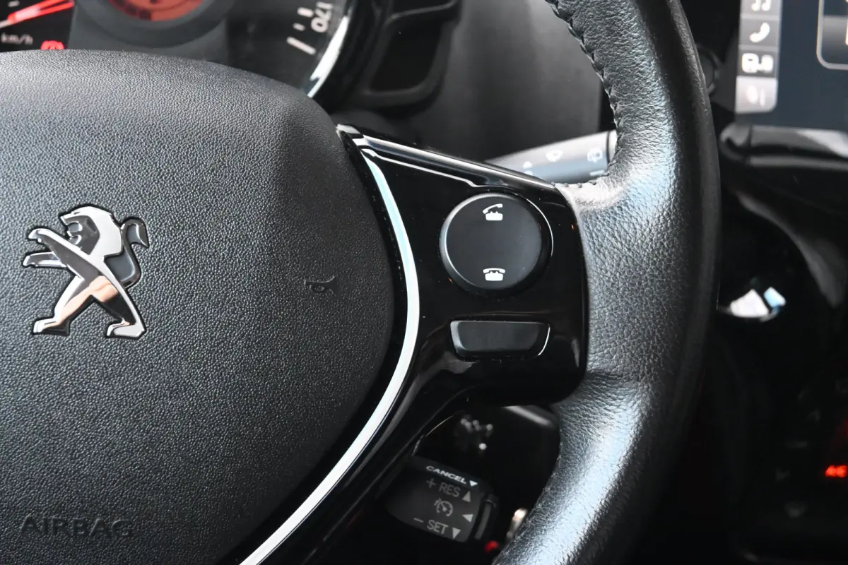 1.0 e-VTi Blue Lease Executive | Navi by App | Cruise Control | Achteruitrijcamera | Airco | Elektr. ramen voor | LMV 15" |