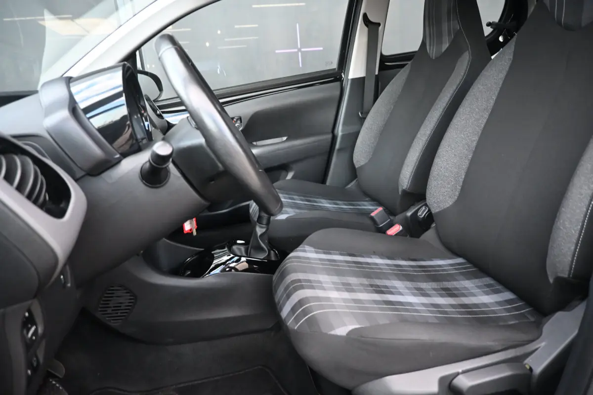 1.0 e-VTi Blue Lease Executive | Navi by App | Cruise Control | Achteruitrijcamera | Airco | Elektr. ramen voor | LMV 15" |
