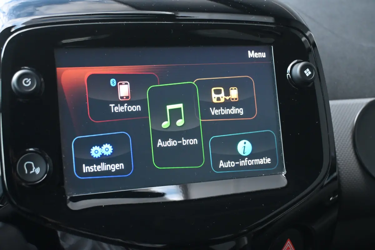 1.0 e-VTi Blue Lease Executive | Navi by App | Cruise Control | Achteruitrijcamera | Airco | Elektr. ramen voor | LMV 15" |