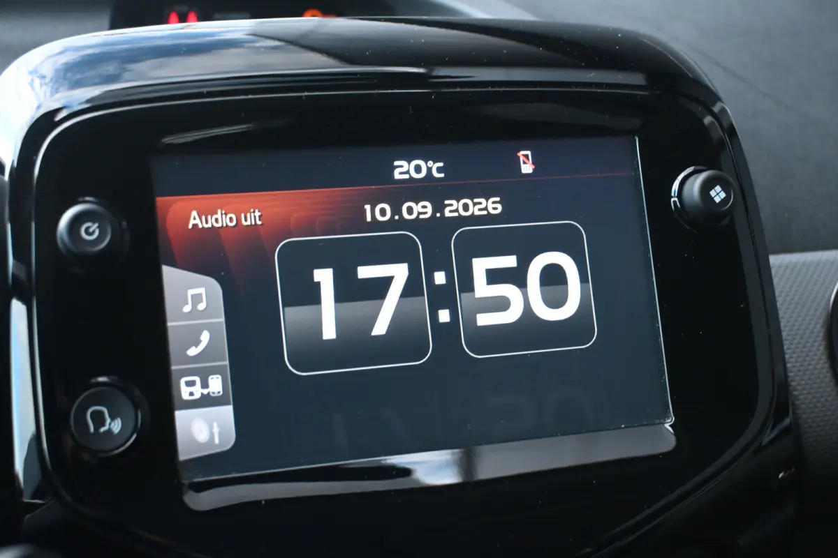 1.0 e-VTi Blue Lease Executive | Navi by App | Cruise Control | Achteruitrijcamera | Airco | Elektr. ramen voor | LMV 15" |