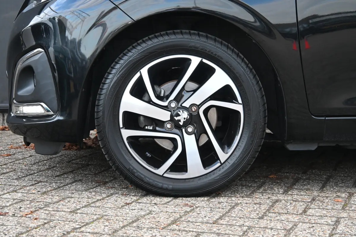 1.0 e-VTi Blue Lease Executive | Navi by App | Cruise Control | Achteruitrijcamera | Airco | Elektr. ramen voor | LMV 15" |