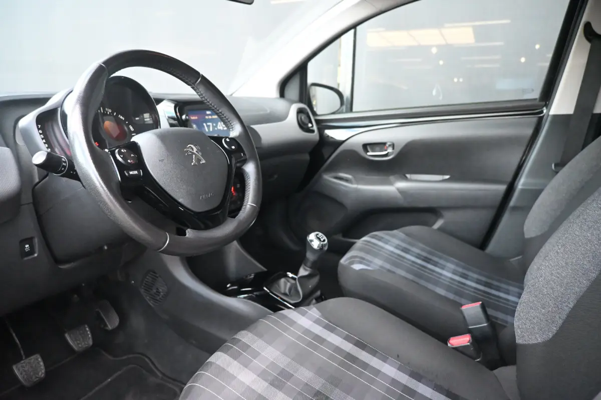 1.0 e-VTi Blue Lease Executive | Navi by App | Cruise Control | Achteruitrijcamera | Airco | Elektr. ramen voor | LMV 15" |