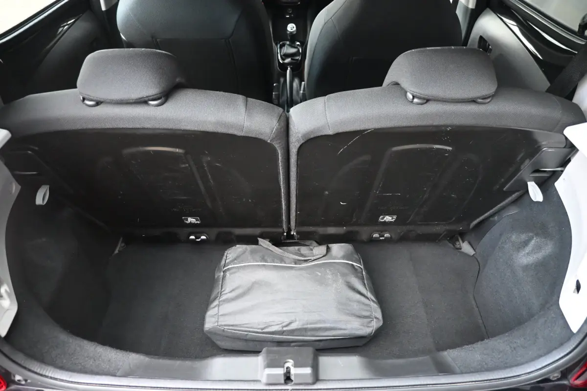 1.0 e-VTi Blue Lease Executive | Navi by App | Cruise Control | Achteruitrijcamera | Airco | Elektr. ramen voor | LMV 15" |