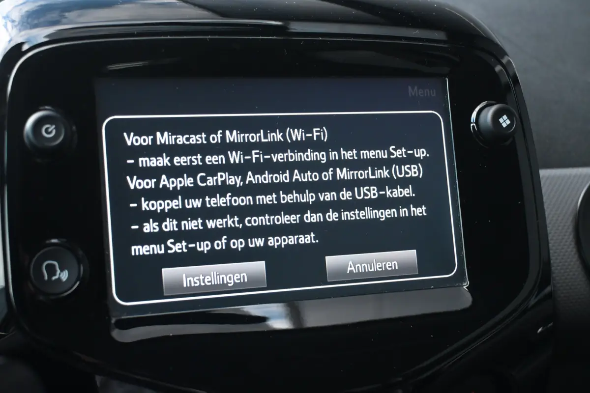 1.0 e-VTi Blue Lease Executive | Navi by App | Cruise Control | Achteruitrijcamera | Airco | Elektr. ramen voor | LMV 15" |