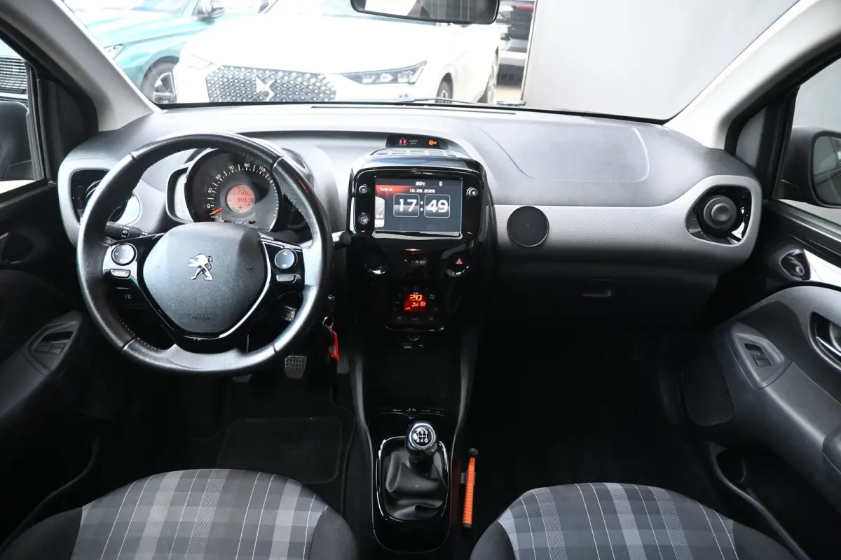 1.0 e-VTi Blue Lease Executive | Navi by App | Cruise Control | Achteruitrijcamera | Airco | Elektr. ramen voor | LMV 15" |