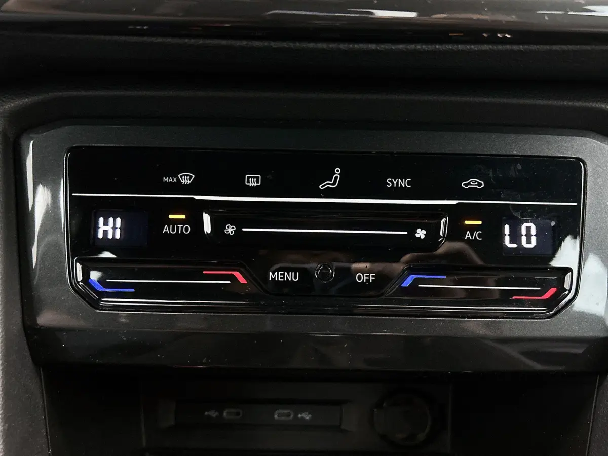 1.5 TSI Style Business Intense AUTOMAAT | ACHTERUITRIJCAMERA | NAVIGATIE | APPLE CARPLAY / ANDROID AUTO | STUURWIELVERWARMING | CLIMATE CONTROL | KEYLESS |