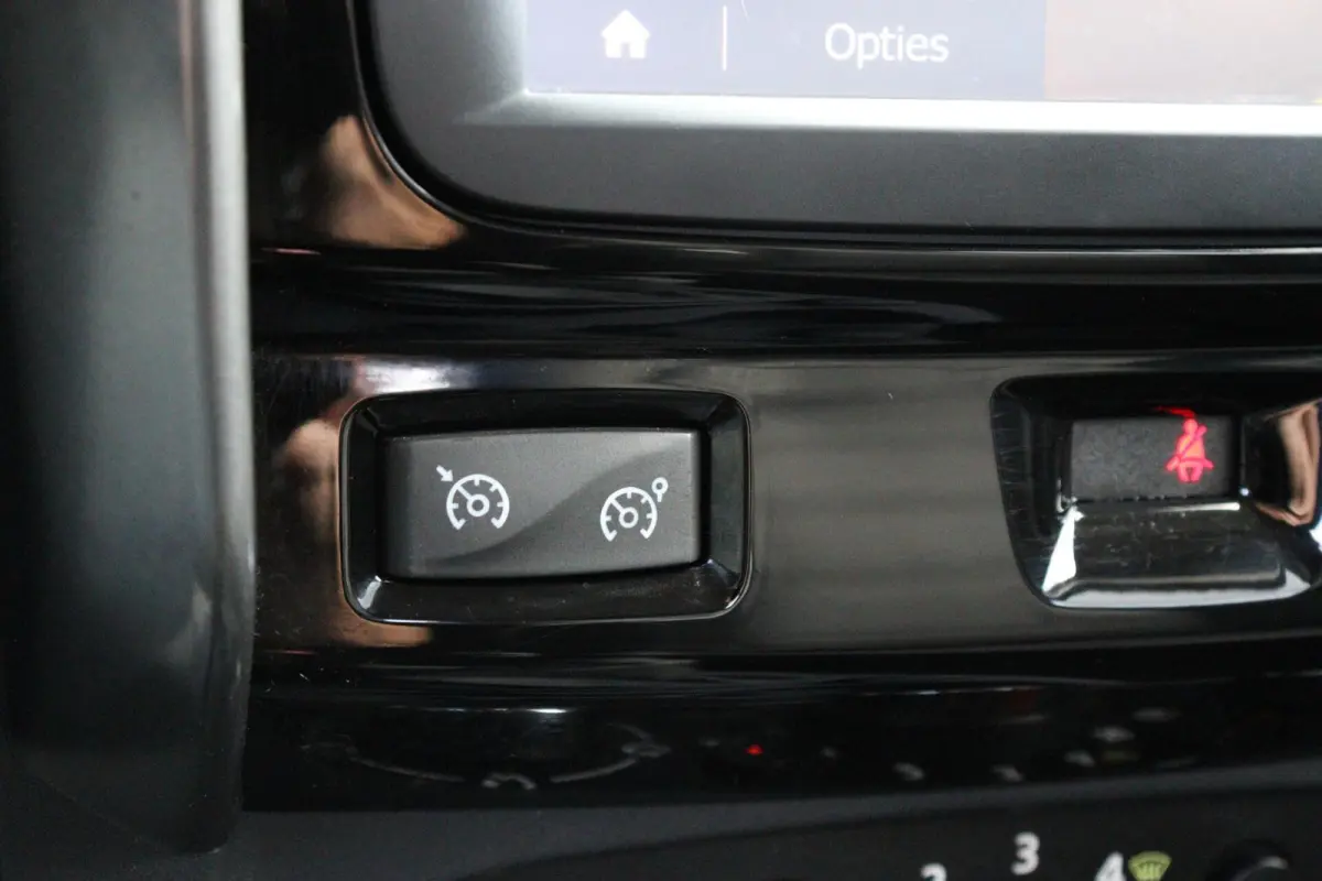 1.5 dCi l AIRCO l NAVI l CAMERA l TREKHAAK l CRUISE CONTROL