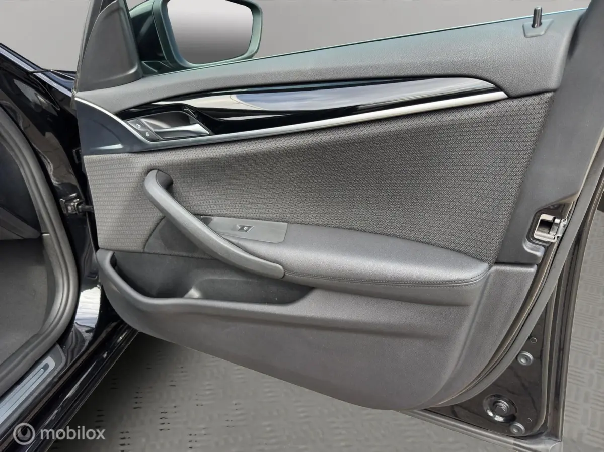 530i xDrive / Panoramadak / M-sport