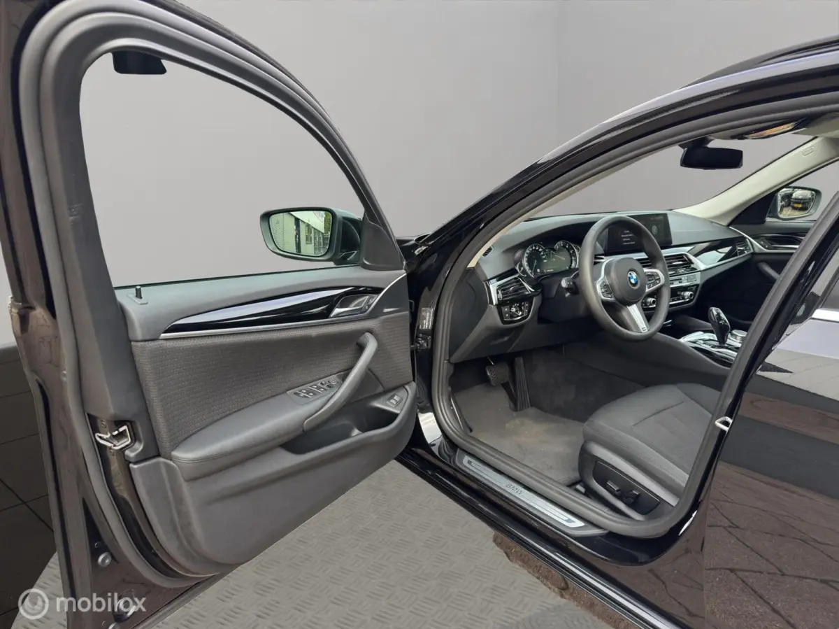 530i xDrive / Panoramadak / M-sport