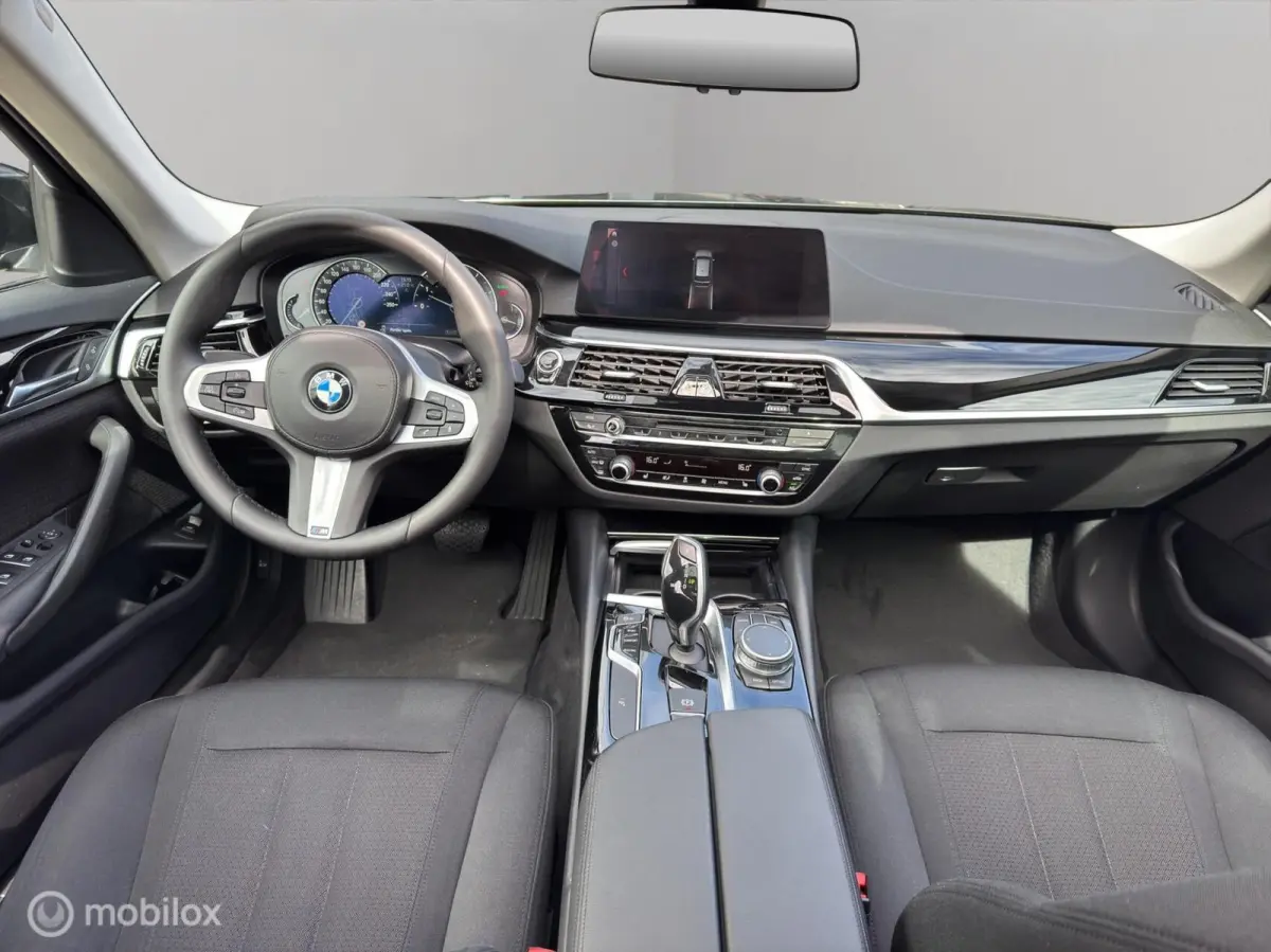 530i xDrive / Panoramadak / M-sport