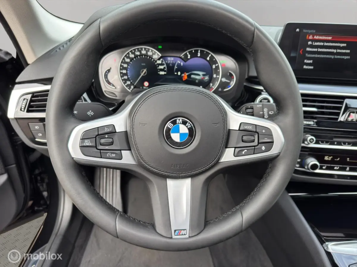 530i xDrive / Panoramadak / M-sport