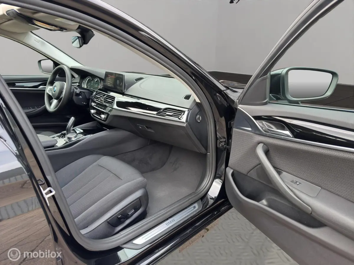 530i xDrive / Panoramadak / M-sport