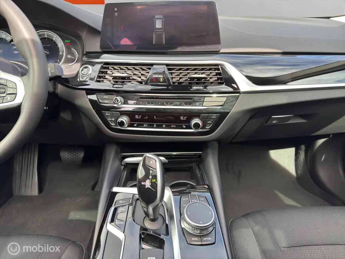 530i xDrive / Panoramadak / M-sport