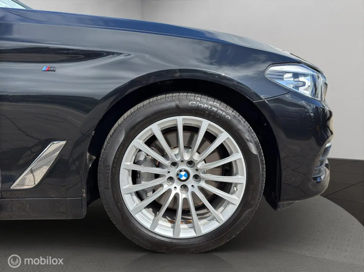 530i xDrive / Panoramadak / M-sport