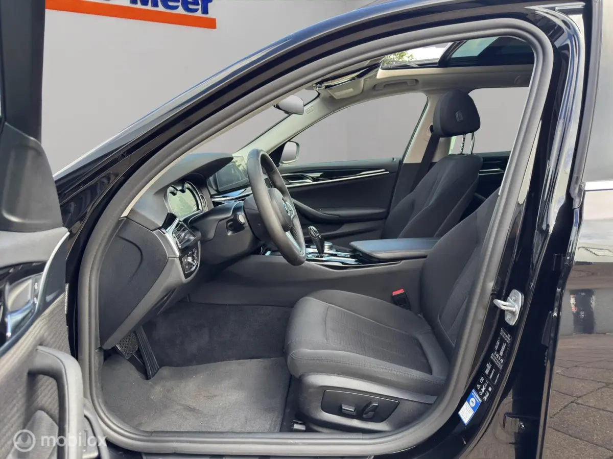 530i xDrive / Panoramadak / M-sport