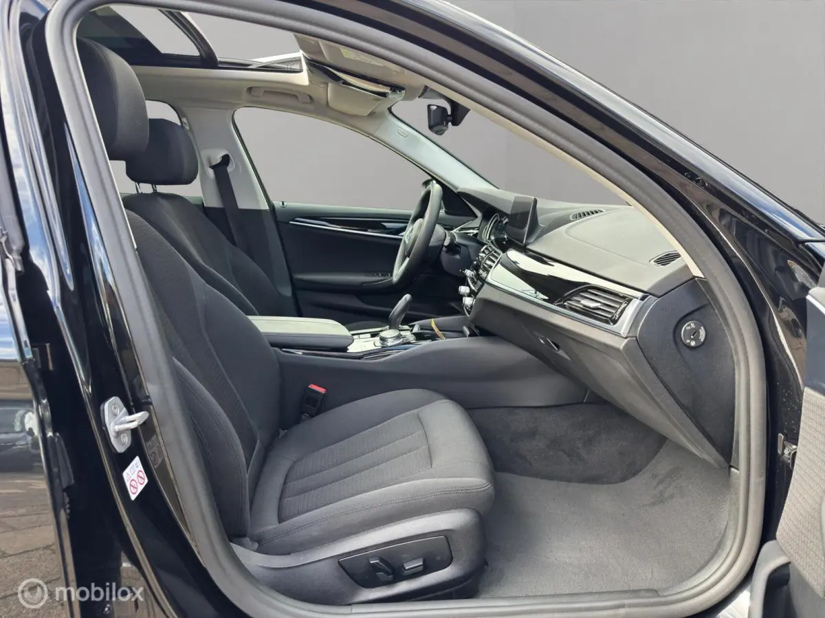 530i xDrive / Panoramadak / M-sport