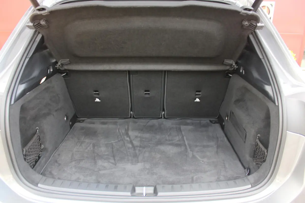 250 e AMG Line | PANORAMISCH SCHUIF/KANTEL DAK | SFEER VERLICHTING | ELEKTRISCH BEDIENBARE VOORSTOELEN MET GEHEUGENFUNCTIE EN "ZITKINEMATICA" | DRAADLOZE APPLE CARPLAY/ANDROID AUTO | NIGHT P
