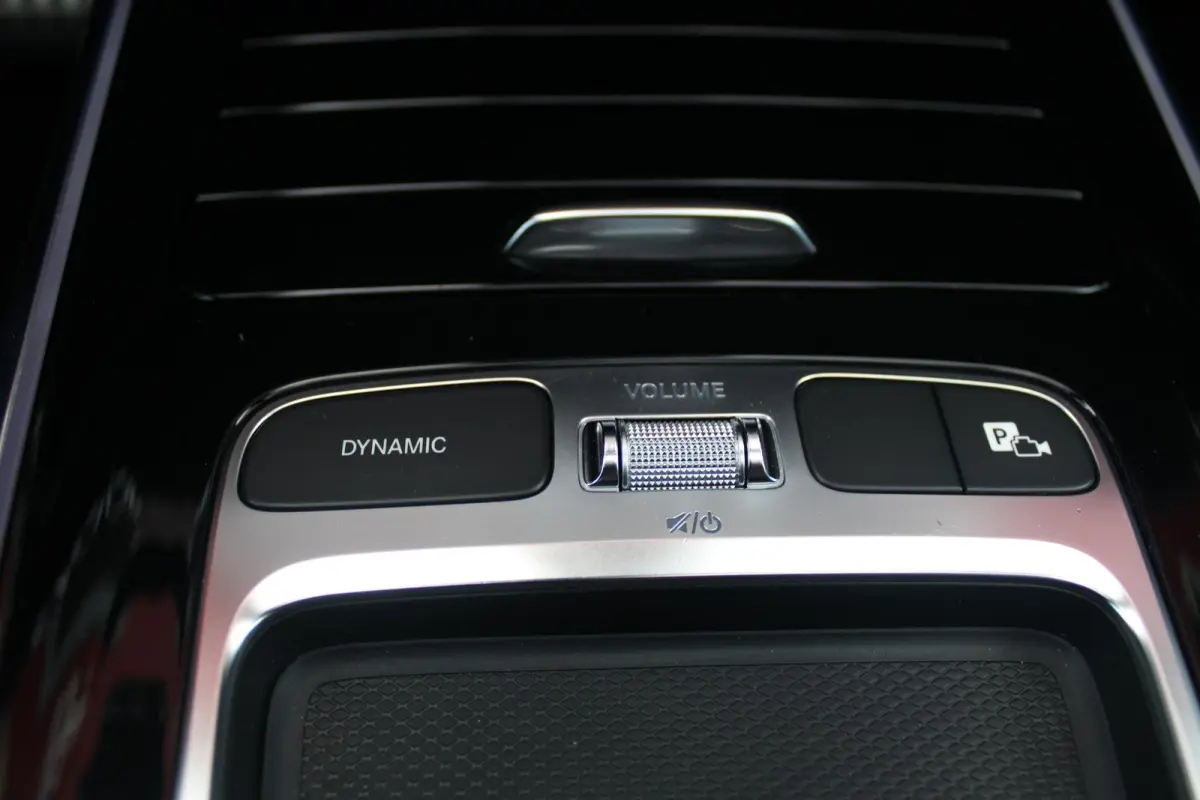 250 e AMG Line | PANORAMISCH SCHUIF/KANTEL DAK | SFEER VERLICHTING | ELEKTRISCH BEDIENBARE VOORSTOELEN MET GEHEUGENFUNCTIE EN "ZITKINEMATICA" | DRAADLOZE APPLE CARPLAY/ANDROID AUTO | NIGHT P
