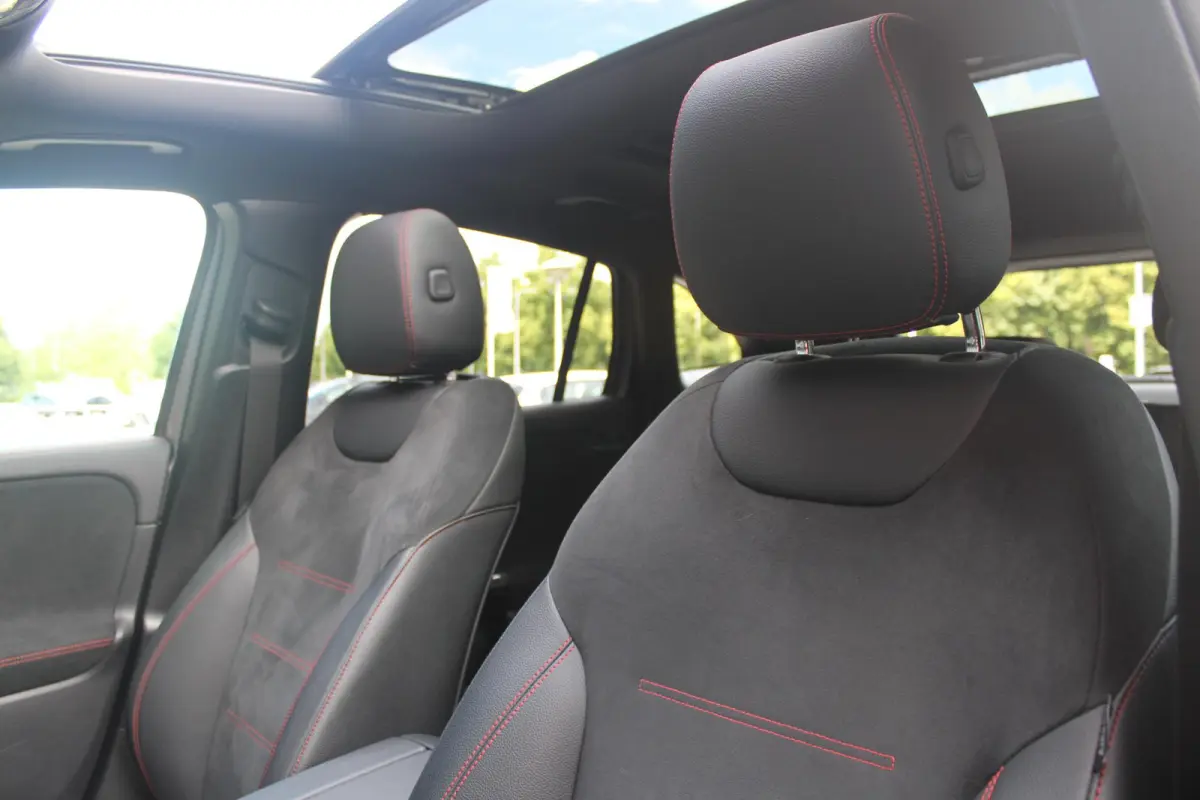 250 e AMG Line | PANORAMISCH SCHUIF/KANTEL DAK | SFEER VERLICHTING | ELEKTRISCH BEDIENBARE VOORSTOELEN MET GEHEUGENFUNCTIE EN "ZITKINEMATICA" | DRAADLOZE APPLE CARPLAY/ANDROID AUTO | NIGHT P