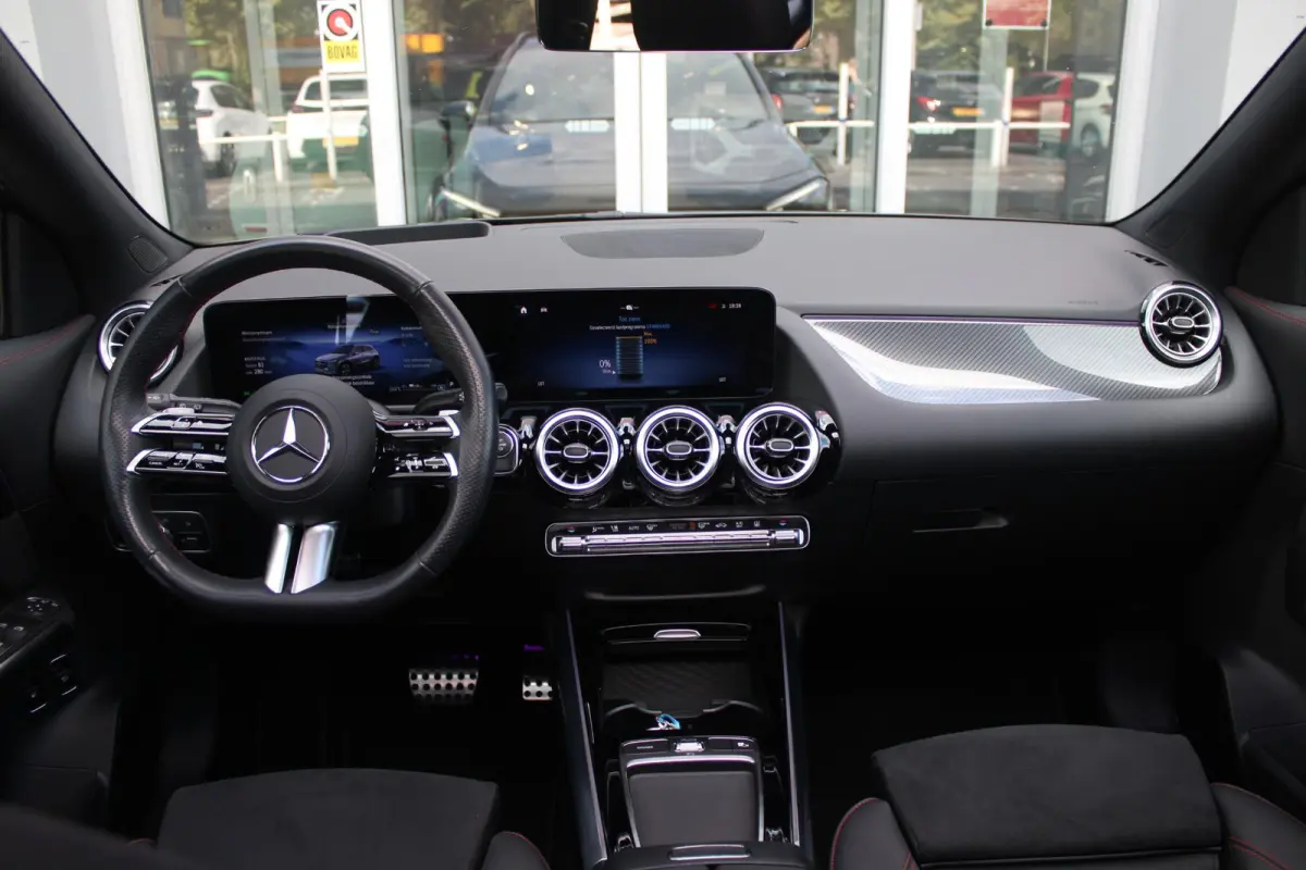 250 e AMG Line | PANORAMISCH SCHUIF/KANTEL DAK | SFEER VERLICHTING | ELEKTRISCH BEDIENBARE VOORSTOELEN MET GEHEUGENFUNCTIE EN "ZITKINEMATICA" | DRAADLOZE APPLE CARPLAY/ANDROID AUTO | NIGHT P