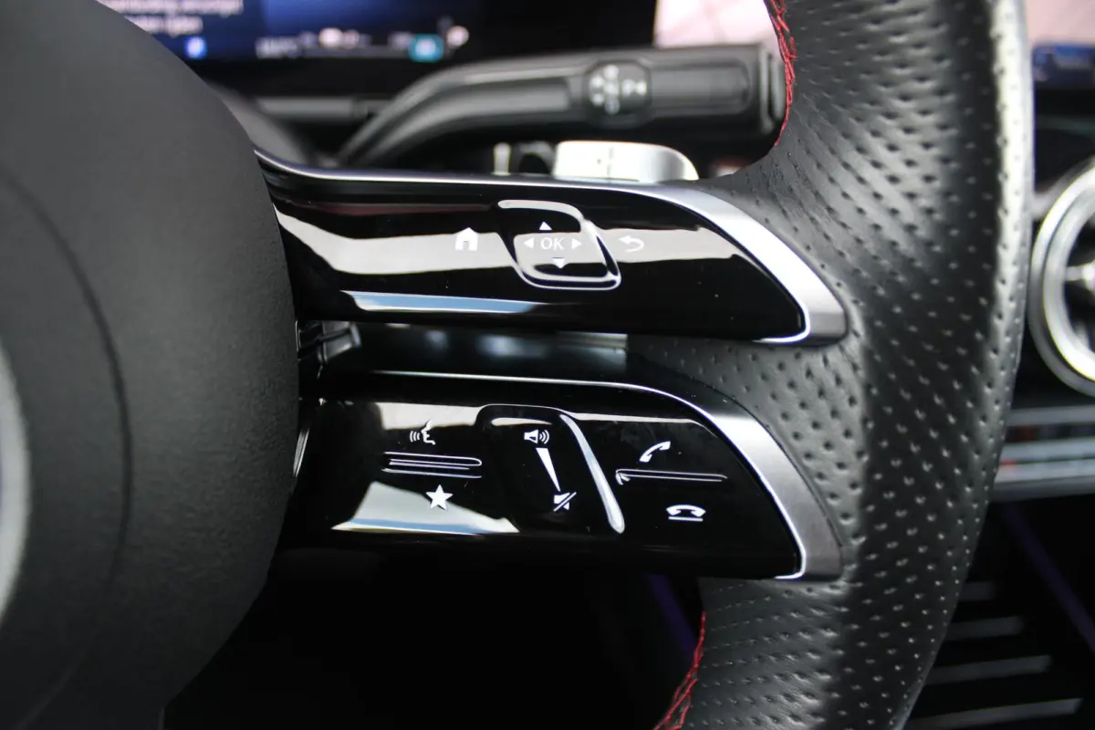 250 e AMG Line | PANORAMISCH SCHUIF/KANTEL DAK | SFEER VERLICHTING | ELEKTRISCH BEDIENBARE VOORSTOELEN MET GEHEUGENFUNCTIE EN "ZITKINEMATICA" | DRAADLOZE APPLE CARPLAY/ANDROID AUTO | NIGHT P