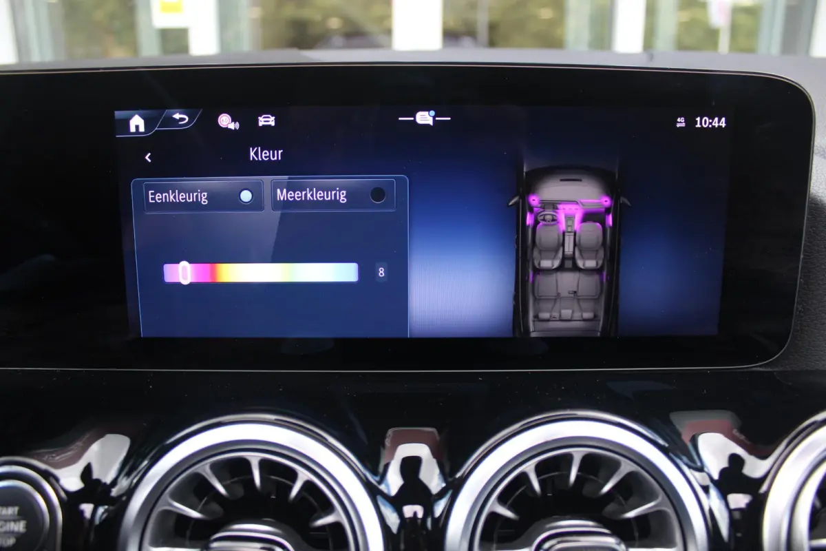 250 e AMG Line | PANORAMISCH SCHUIF/KANTEL DAK | SFEER VERLICHTING | ELEKTRISCH BEDIENBARE VOORSTOELEN MET GEHEUGENFUNCTIE EN "ZITKINEMATICA" | DRAADLOZE APPLE CARPLAY/ANDROID AUTO | NIGHT P